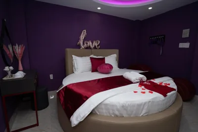 The Eros Hotel – 사진 10